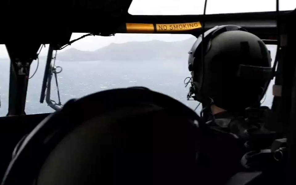 Ελικόπτερο του ΕΚΑΒ δίνει μάχη και νικά τον αέρα – Δείτε το βίντεο που κόβει την ανάσα